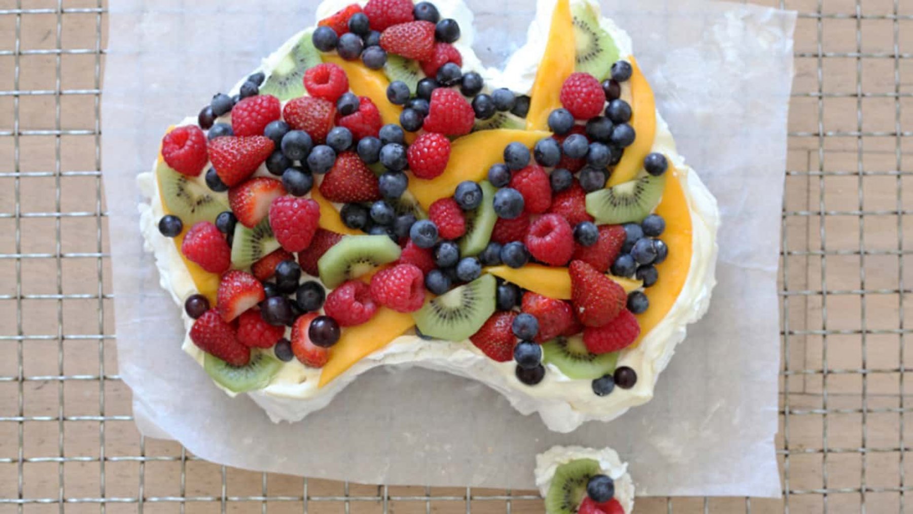 Aussie Shaped Pavlova White Wings